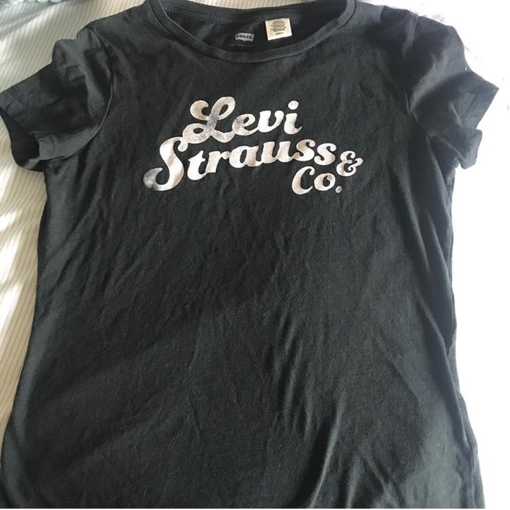 LEVI’S graphic t-shirt